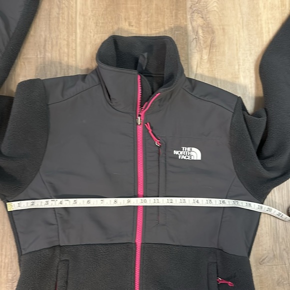 **SOLD ON MERCARI**The North Face Denali gray & pink women’s fleece jacket small - Picture 9 of 11